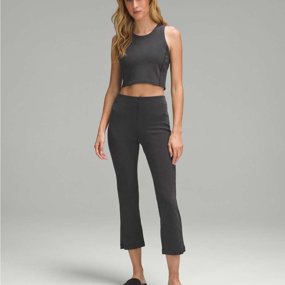 Lululemon Ribbed Softstreme Cropped Tank Top black grey
Size 10 - Picture 4 of 9